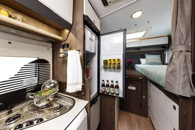 Autocaravanas integrales interior 2 - Autocaravanas y sus tipos de distribución interior