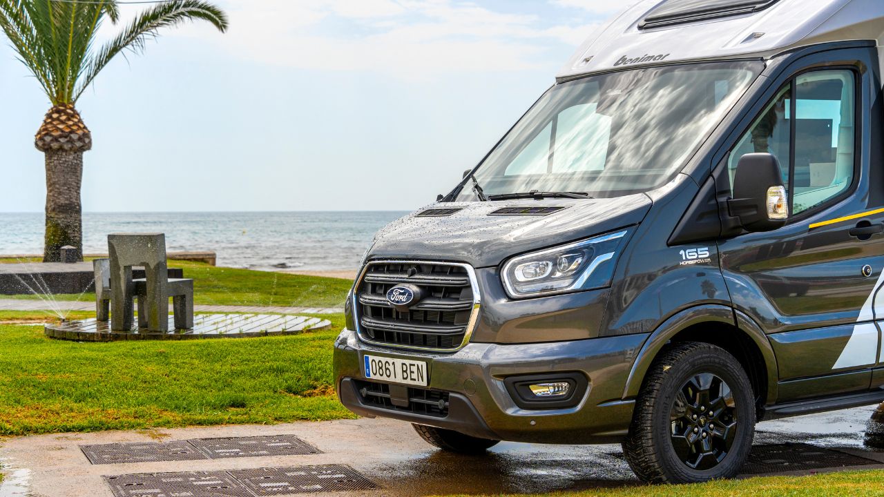descubre la autocaravana perfilada practica y compacte