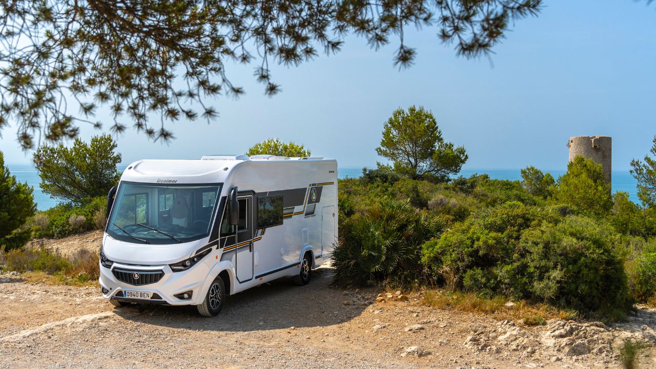 estacionamiento de autocaravanas en españa guia util