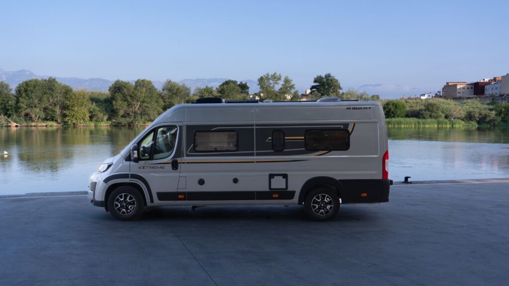 modelos benivan ideales para viajar en camper b160xt exterior - Cómo preparar tu camper para un viaje de invierno: consejos imprescindibles <strong>Benivan B160 XT</strong>