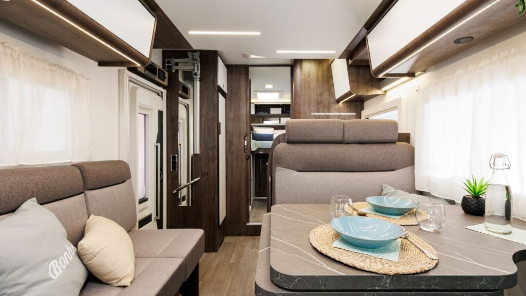 que es una autocaravana interior - Camper o autocaravana: ¿Cuál es mejor opción? que es una autocaravana interior