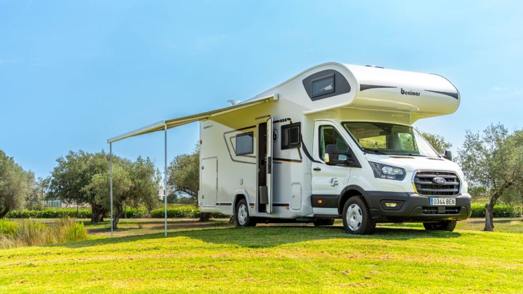 viajar en familia con una autocaravana benimar spor 344